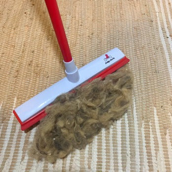 مكنسة تنظيف الشعر 2 في 1 المصنوعة من المطاط